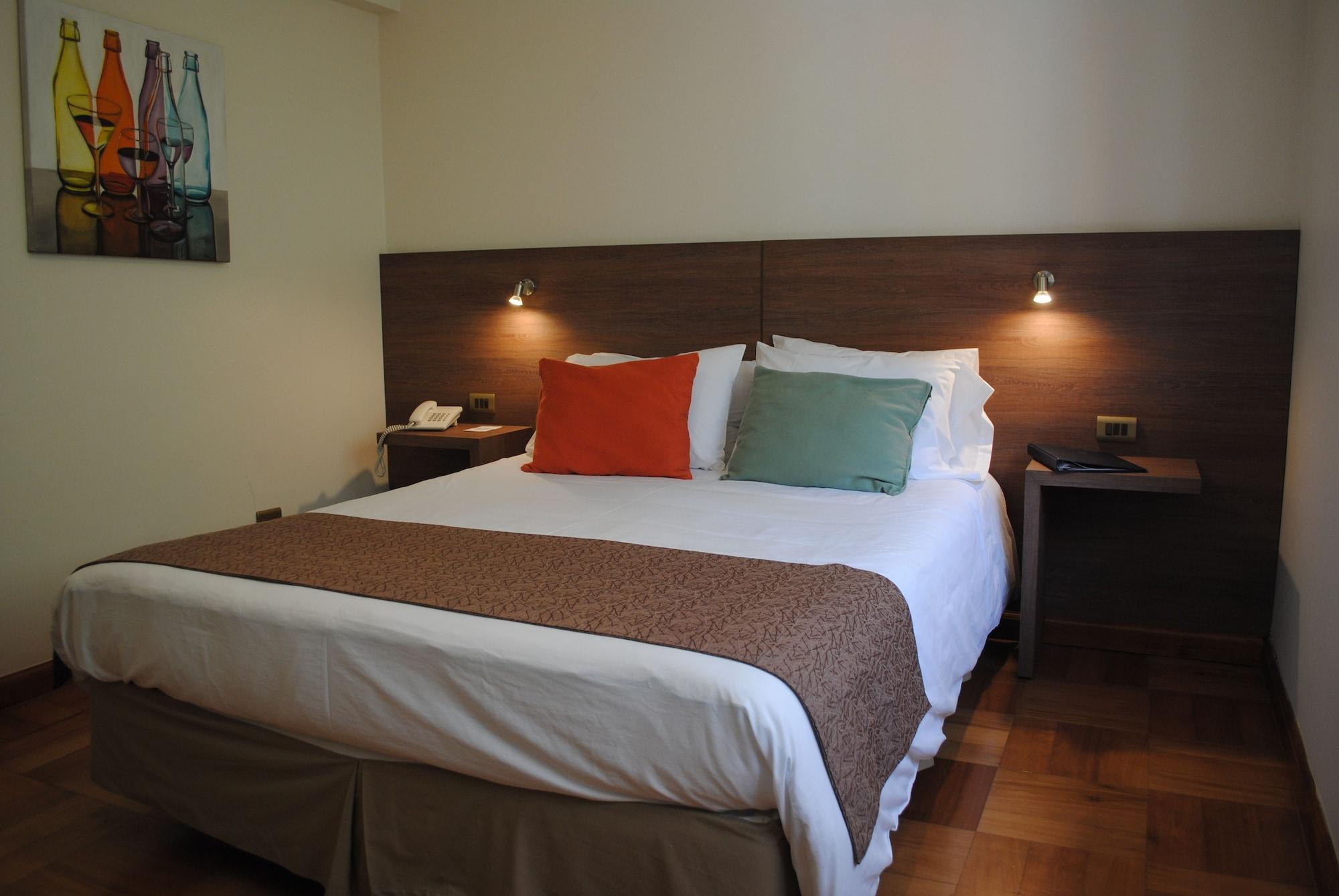 Hotel Santa Lucia Сантяго Екстериор снимка